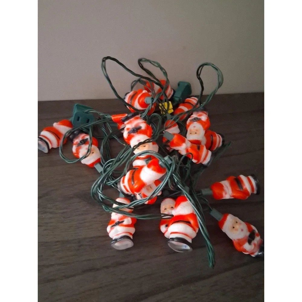 Vintage Santa Claus Novelty Christmas String Lights 20 Count Plastic Light Cover